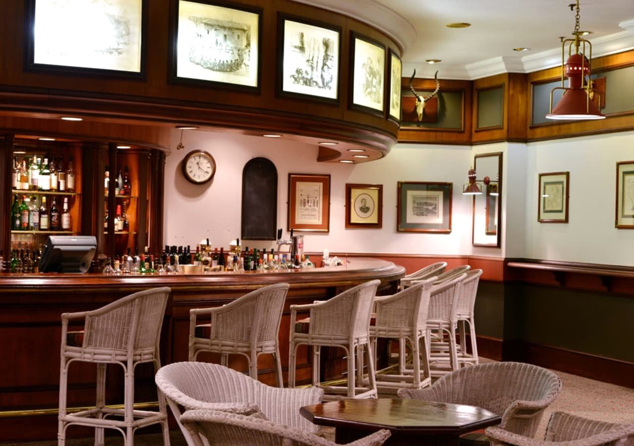 L the explorers bar