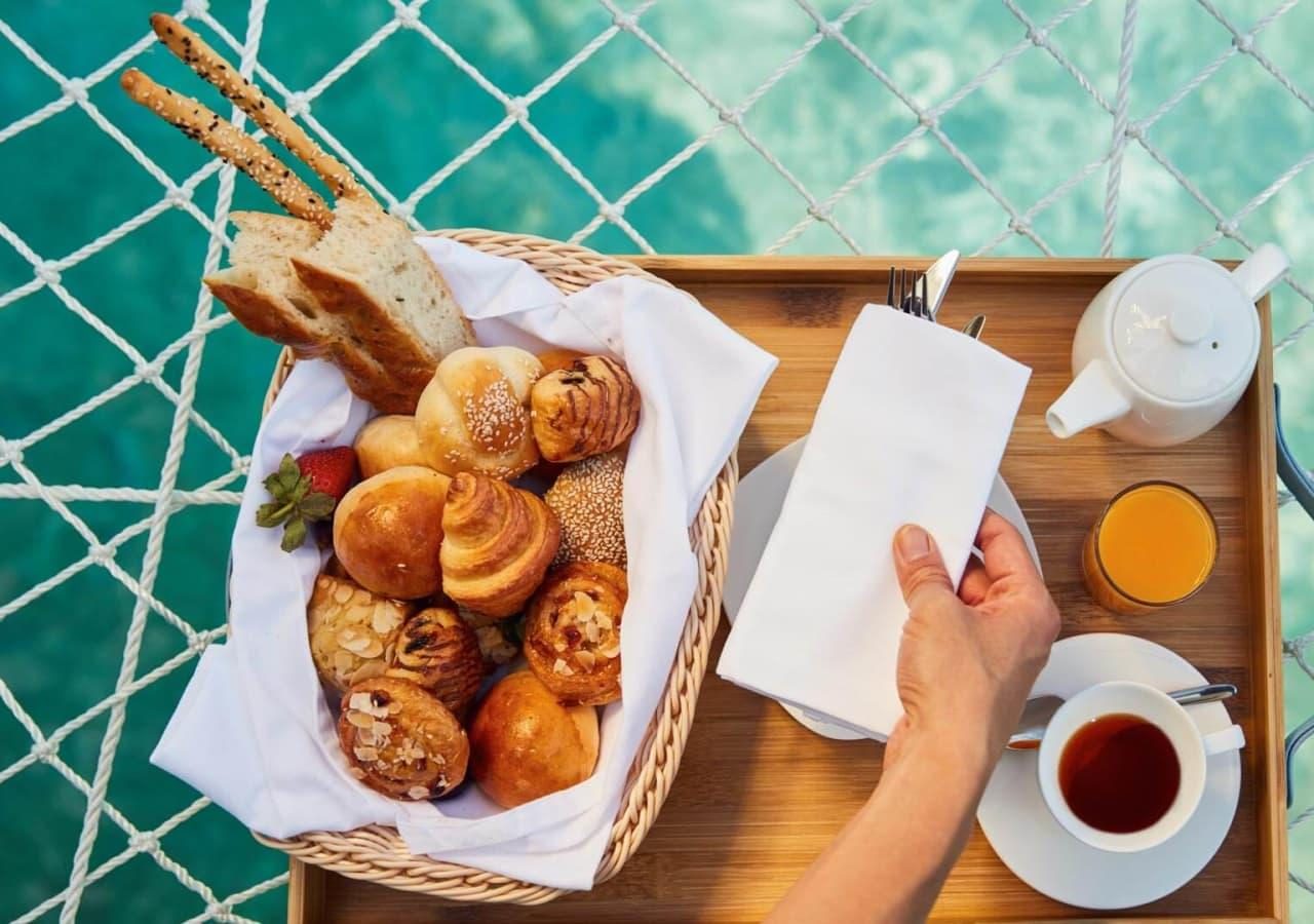 Overwater villa breakfast Amari Havodda
