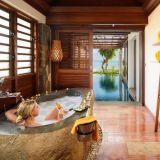 Le Jadis bath with view