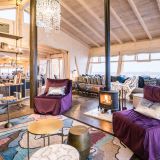 L main lounge area