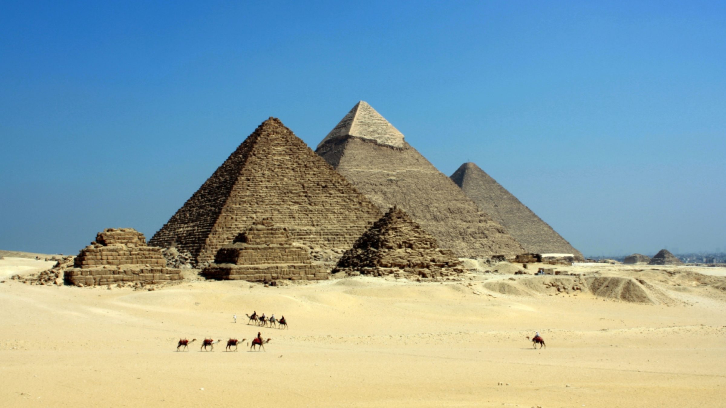 Luxury Egypt and Egypt Safari Pyramids and camels Hero