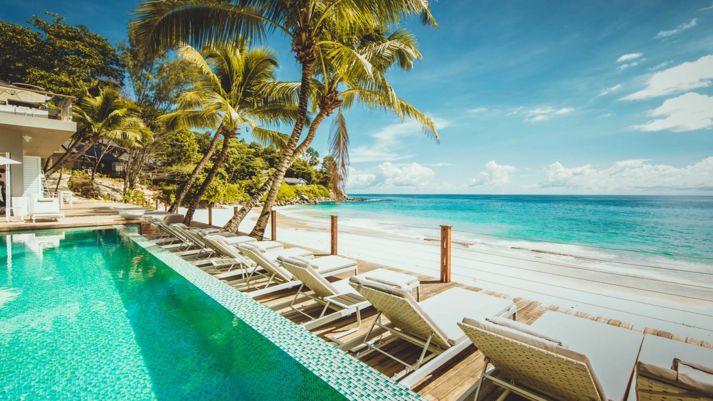 H carana beach pool