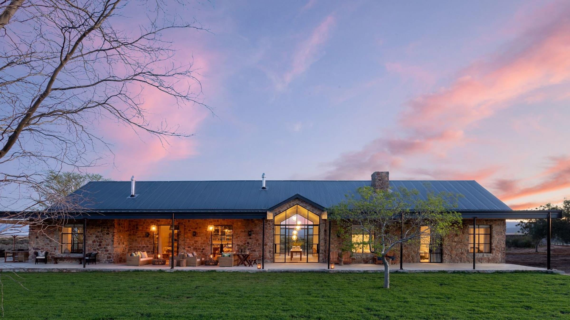 H exterior view of the lodge