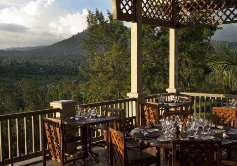 L dining on the verandah