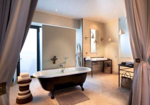 L guest suite bathroom