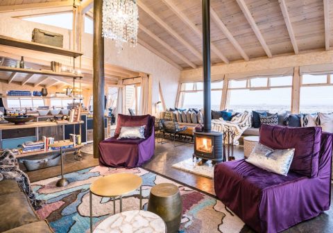 L main lounge area