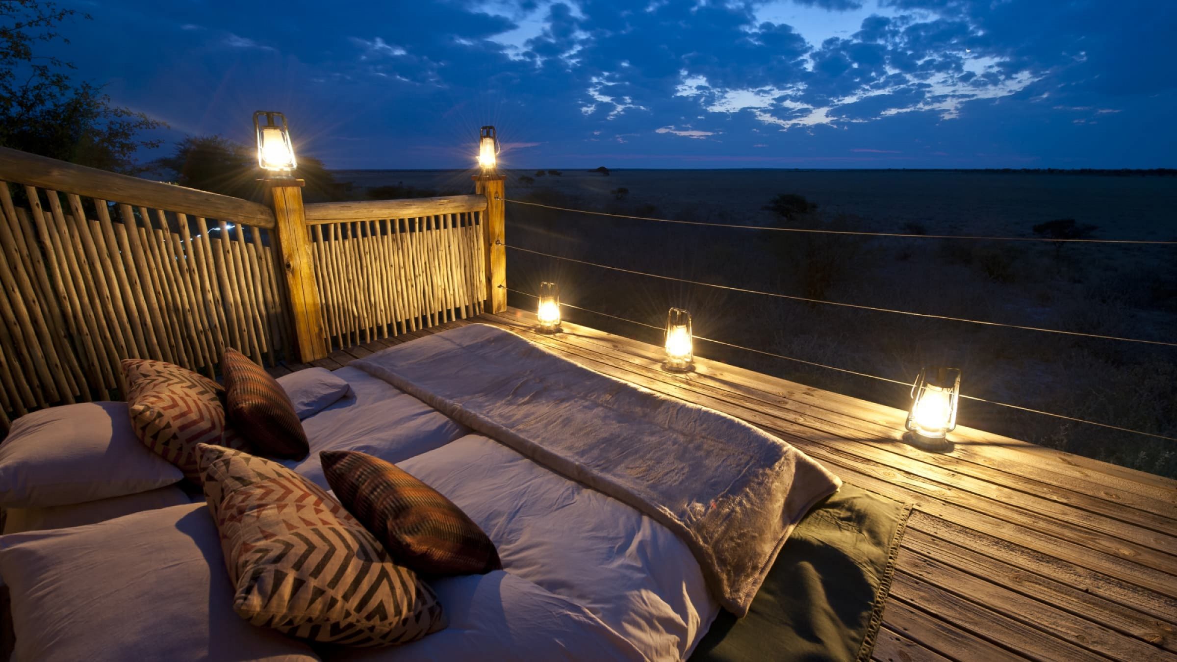 Kalahari plains camp rooftop star bed 2400