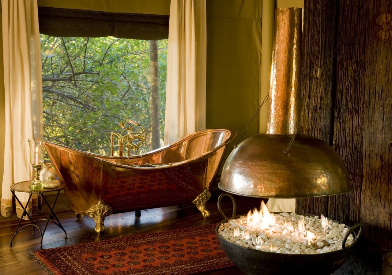 Zarafa camp guest suite bathtub 1280