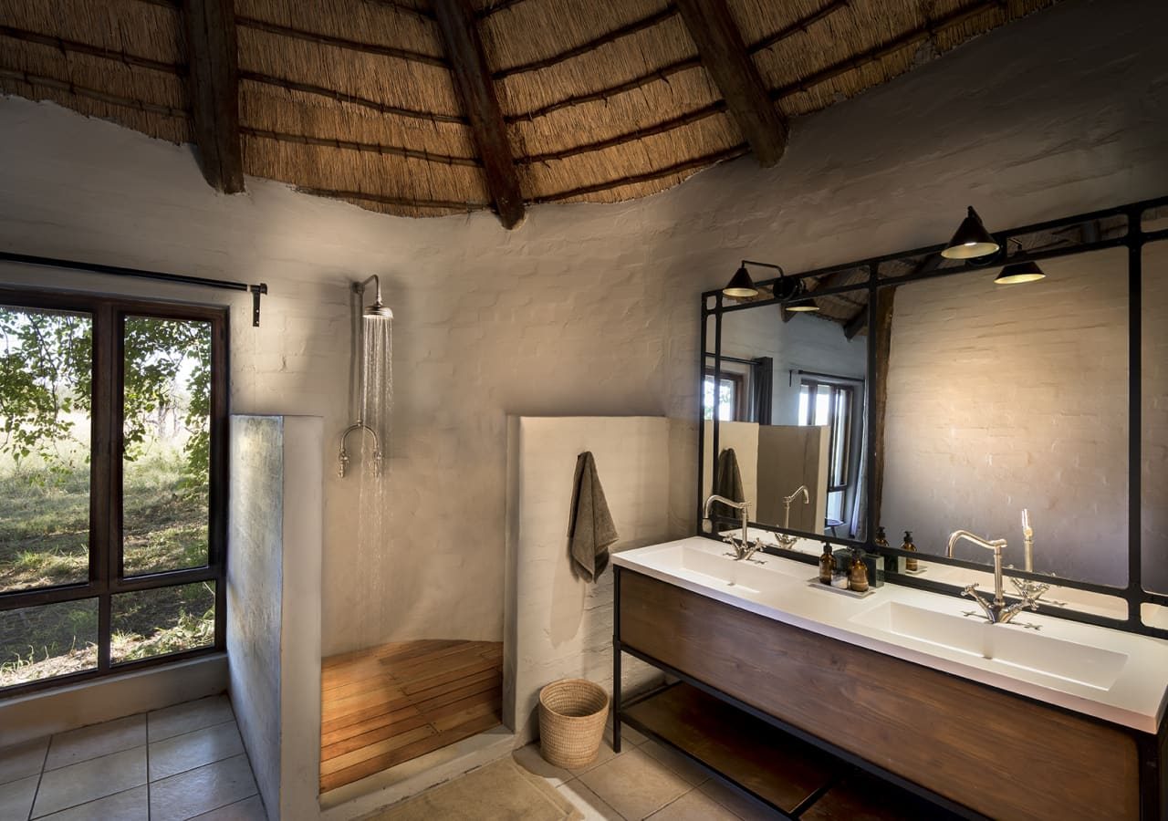 Khwai bush camp standard chalet bathroom 1280