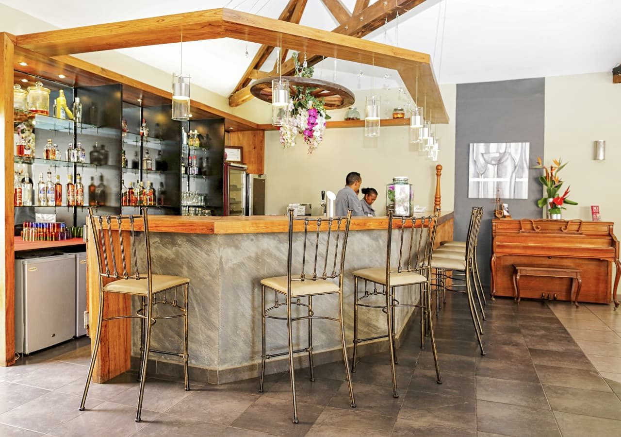 Relais des plateaux bar area 1280