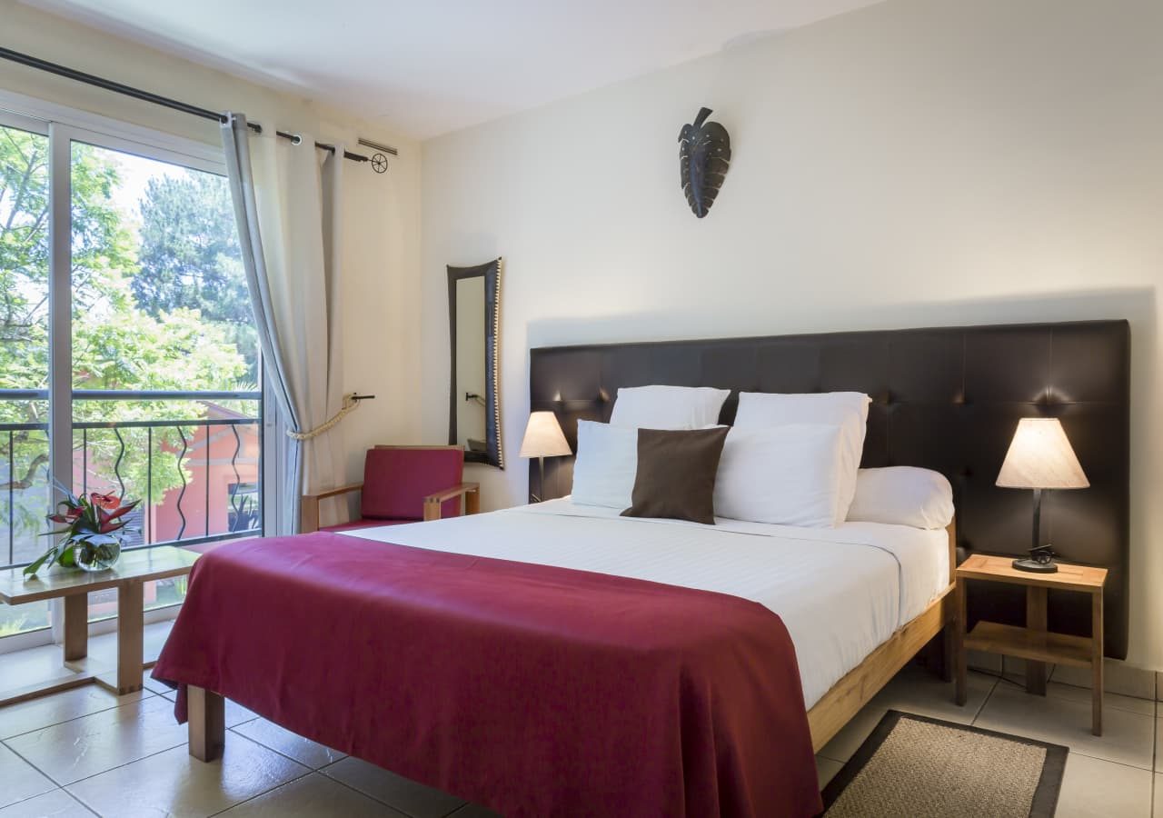 Relais des plateaux guest bedroom 1280