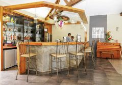 Relais des plateaux bar area 1280