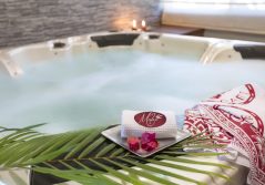 Relais des plateaux jacuzzi and wellness experience 1280