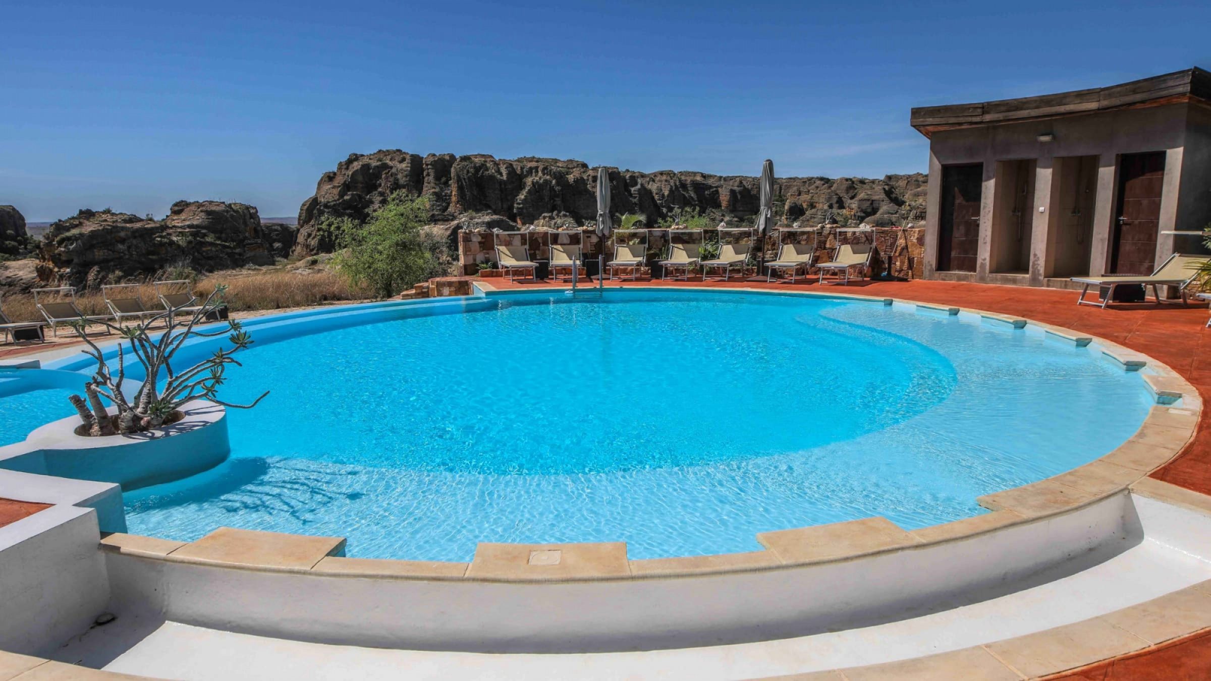 Isalo rock lodge swimming pool 2400