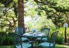 Ku chawe inn dining in the garden 1280