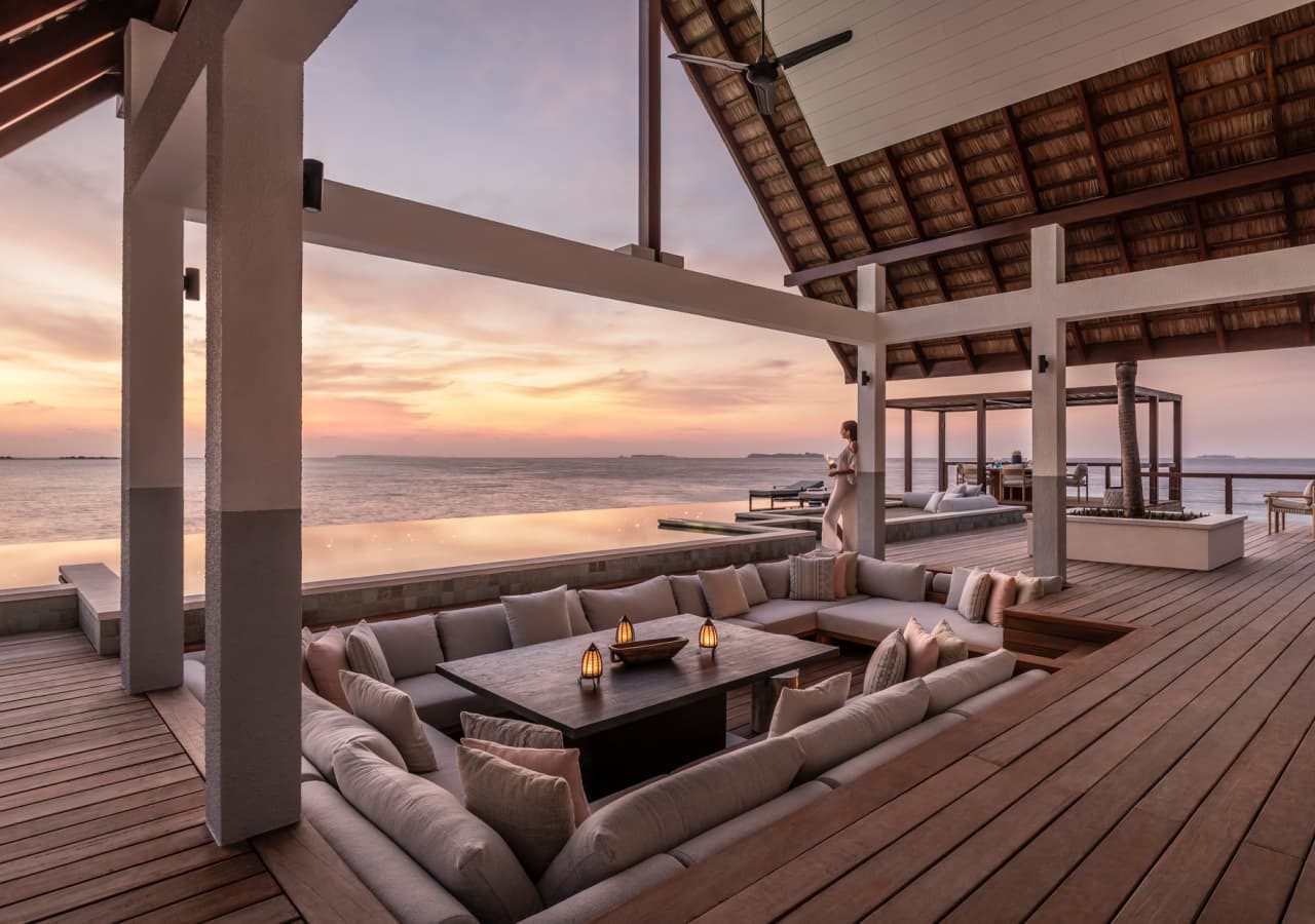 Four seasons landaa giraavaru guest lounge area 1280