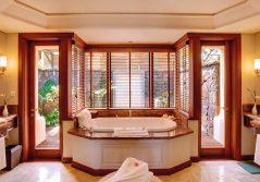 Constance prince maurice villa bathtub 1280