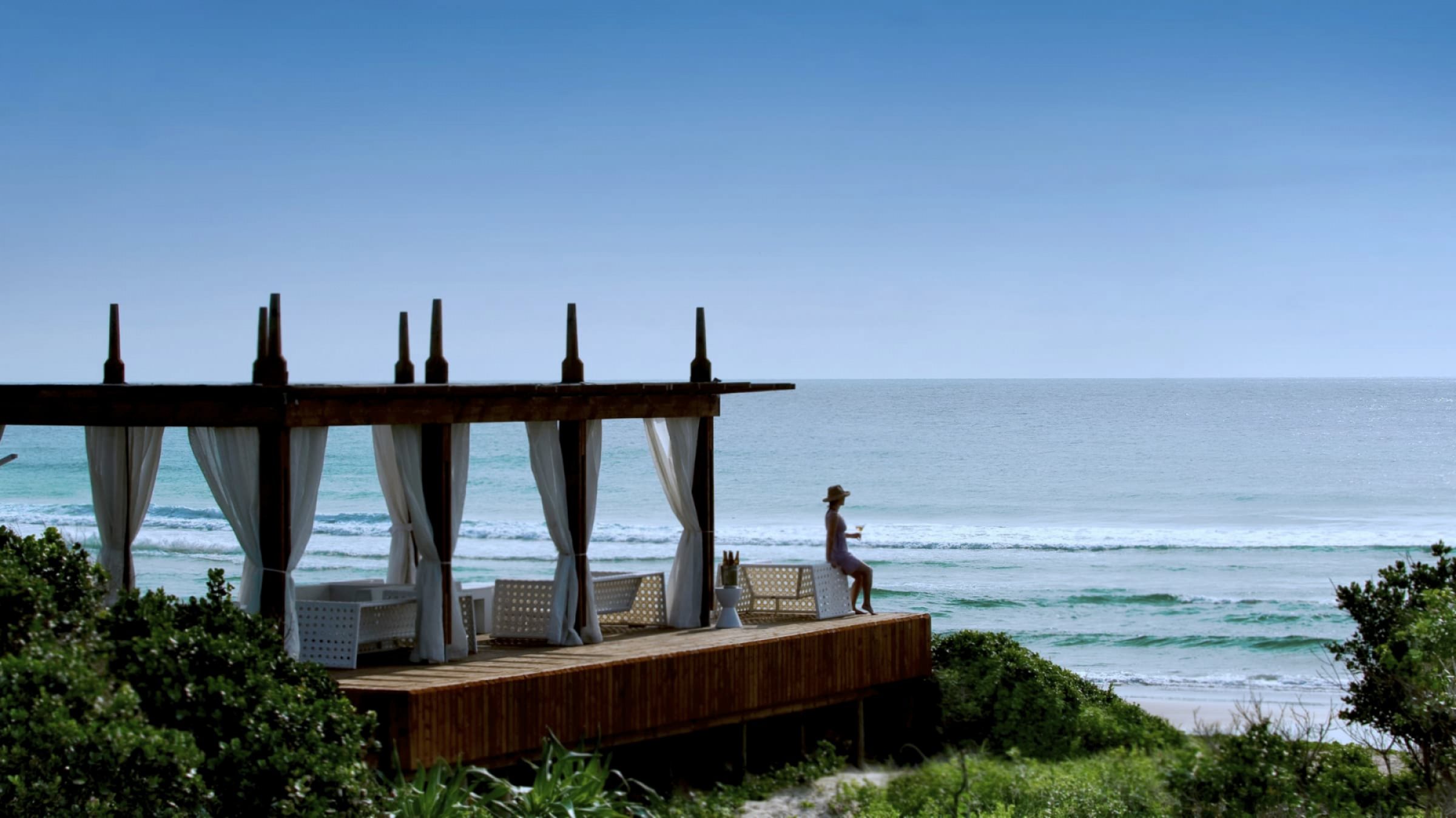 White pearl resorts deck overlooking the sea 2400