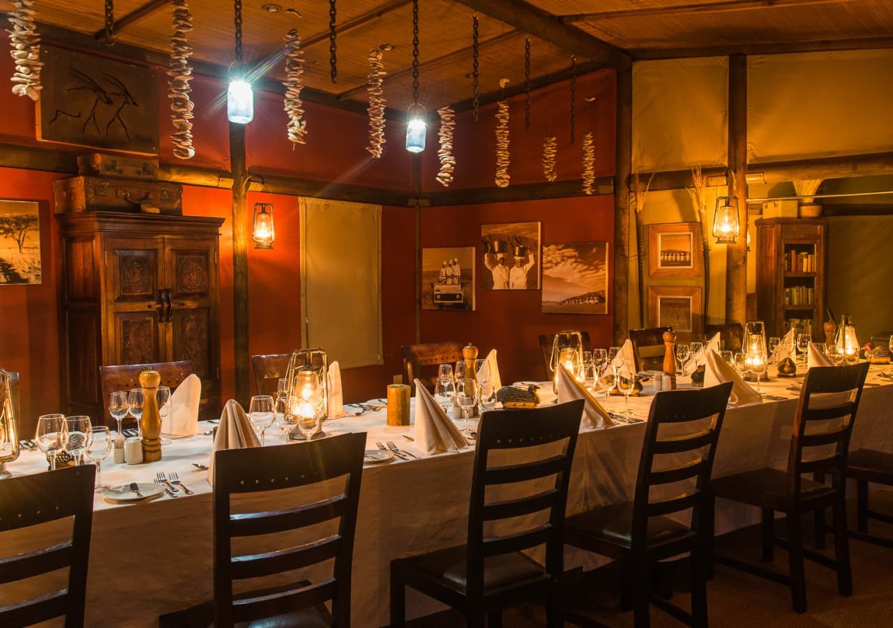 Wolwedans desert lodge dining room 1280