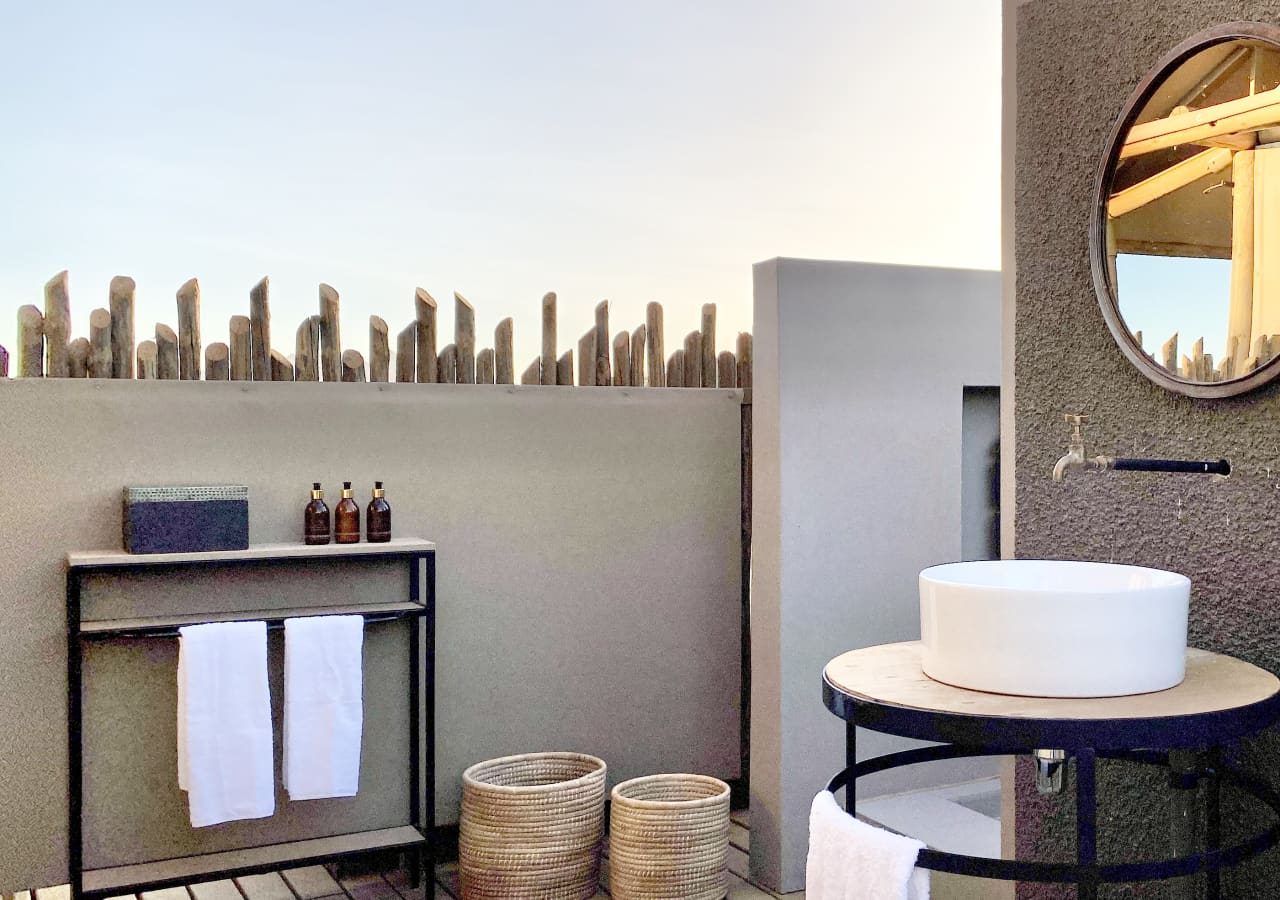 Wolwedans dune camp outdoor bathroom 1280