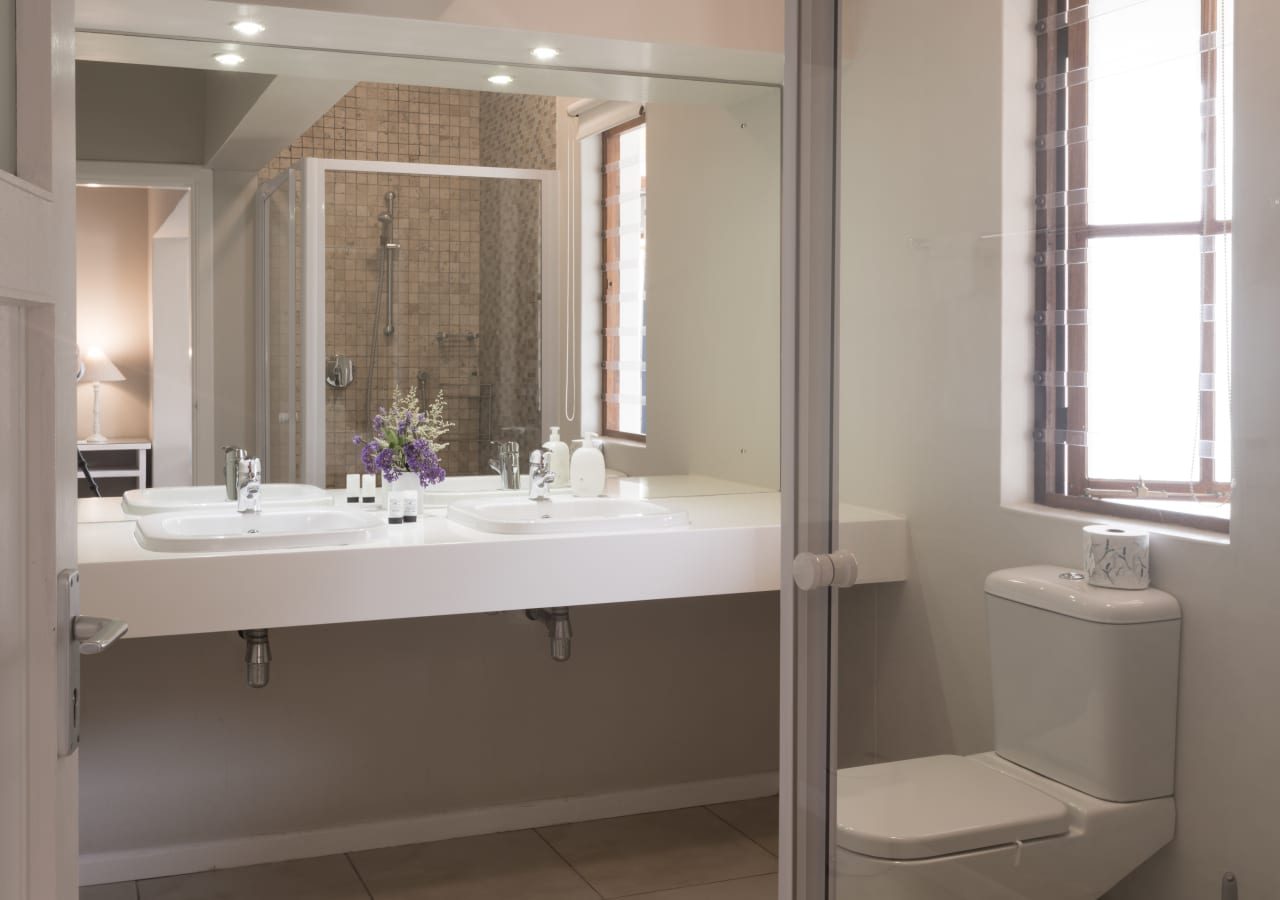 Cornerstone guesthouse ensuite bathroom 1280