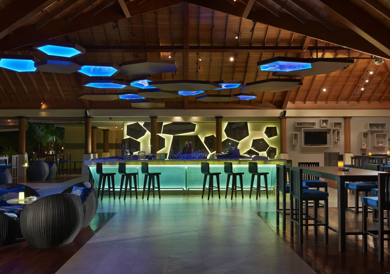 Hilton seychelles labriz resort and spa labriz atmospheric brizan bar 1280