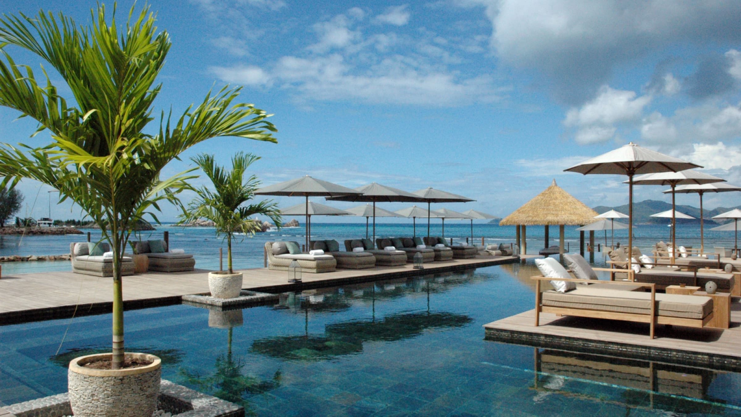 Le domaine de lorangeraie swimming pool and deck 2400