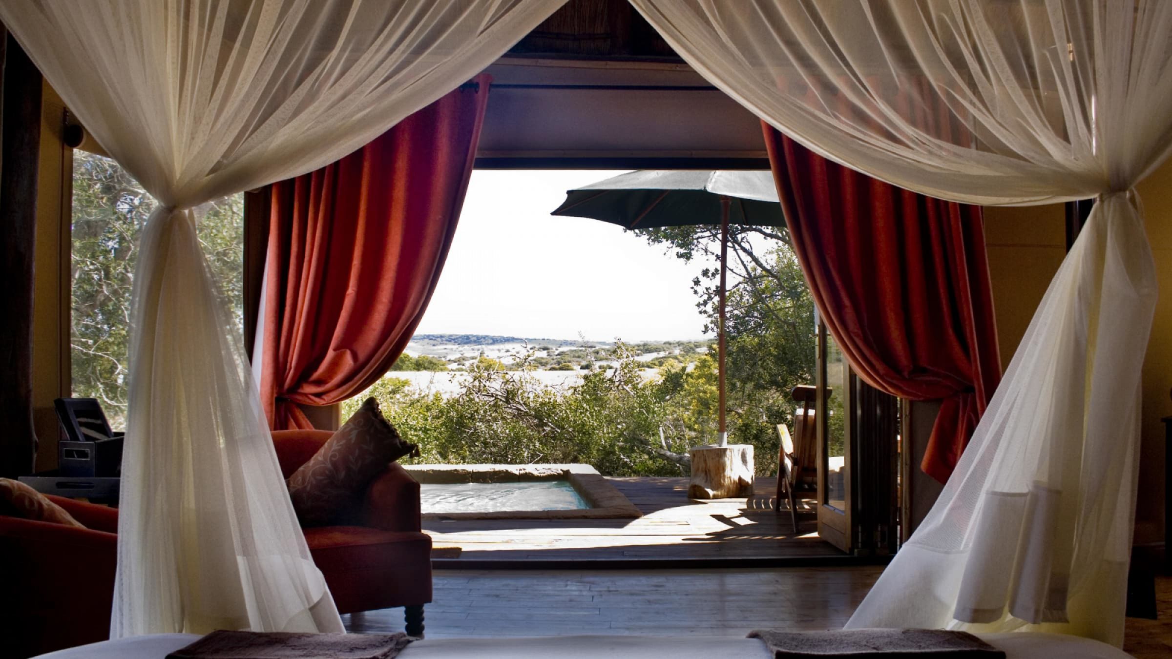 Amakhala bush lodge interior room view 2400