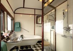 Rovos rail royal bathroom 1280