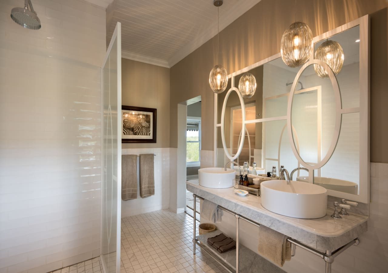 Kirkmans kamp cottage bathroom 1280