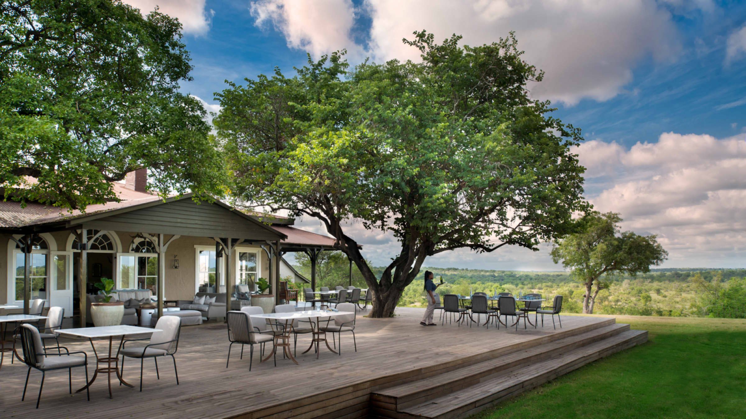 Kirkmans kamp deck seating area 2400