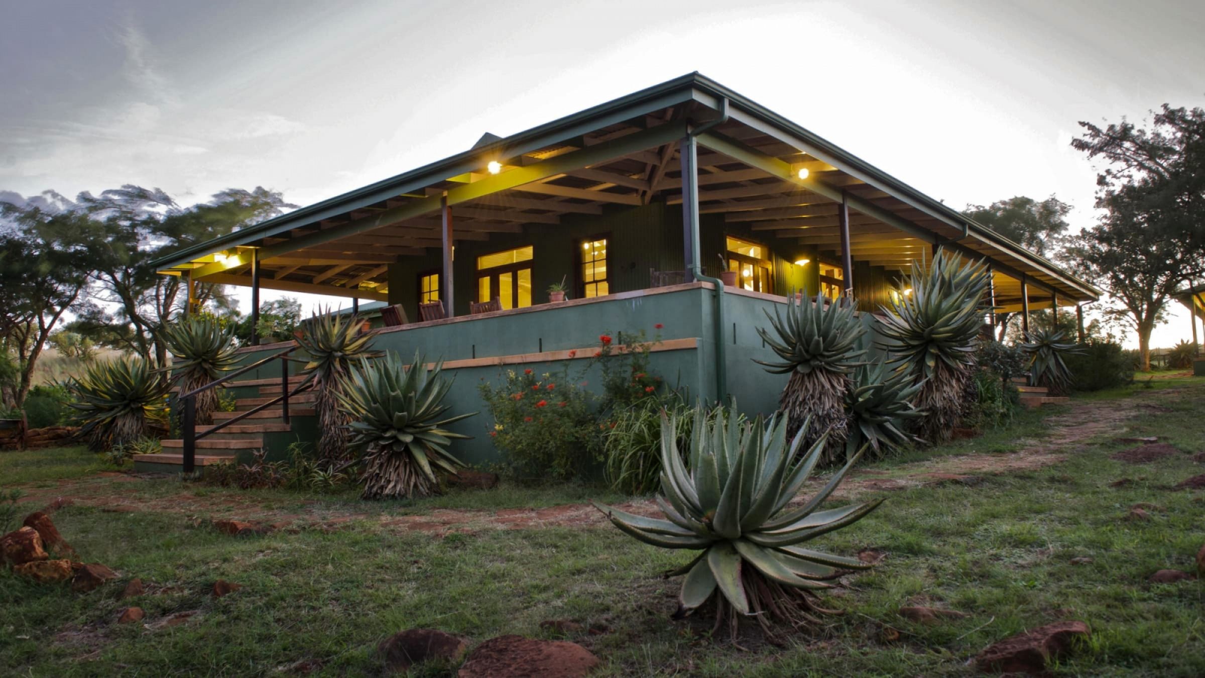 Three tree hill lodge at dusk 2400
