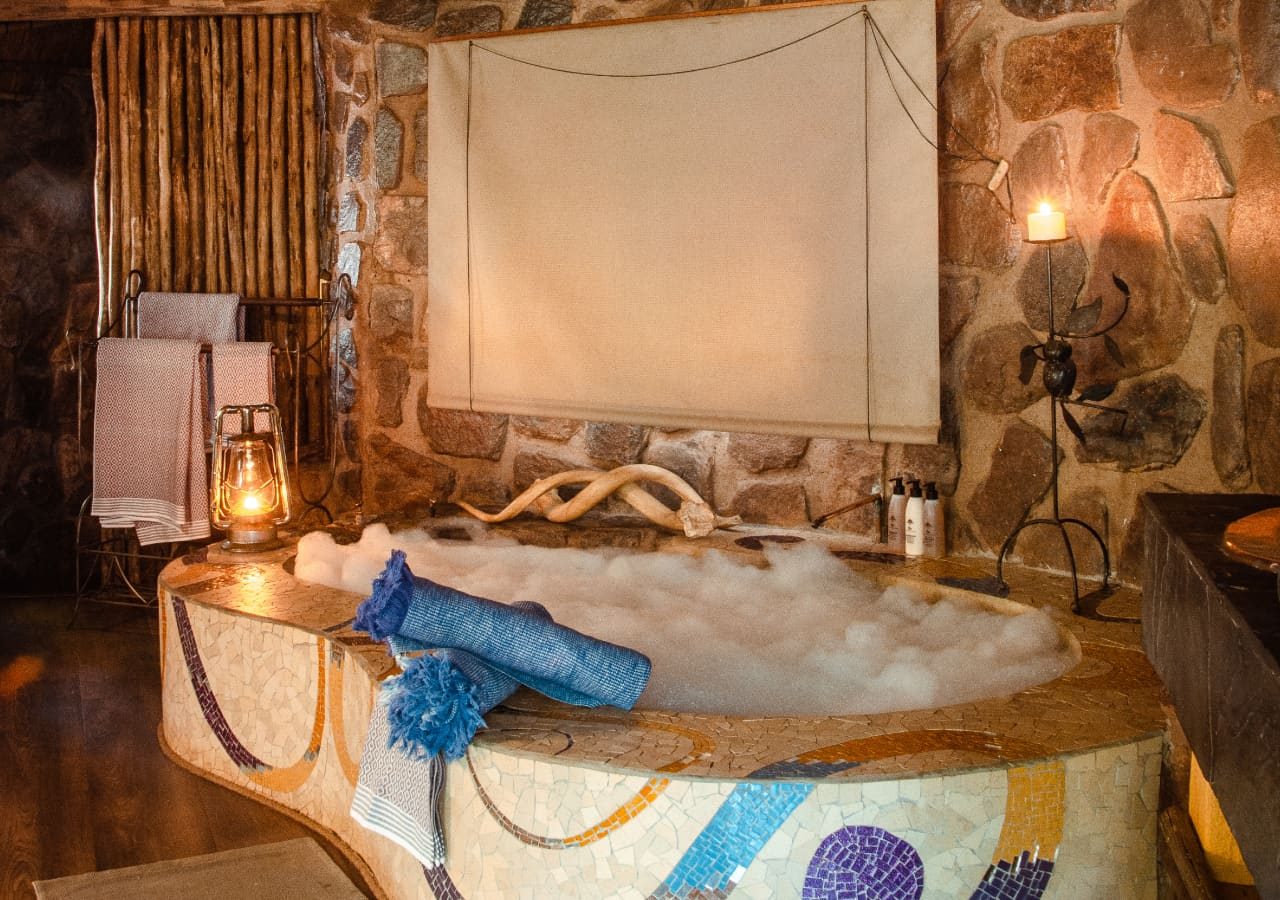 Jacis safari lodge tented bathroom 1280