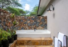 Hamerkop house by lemala outdoor bathroom 1280