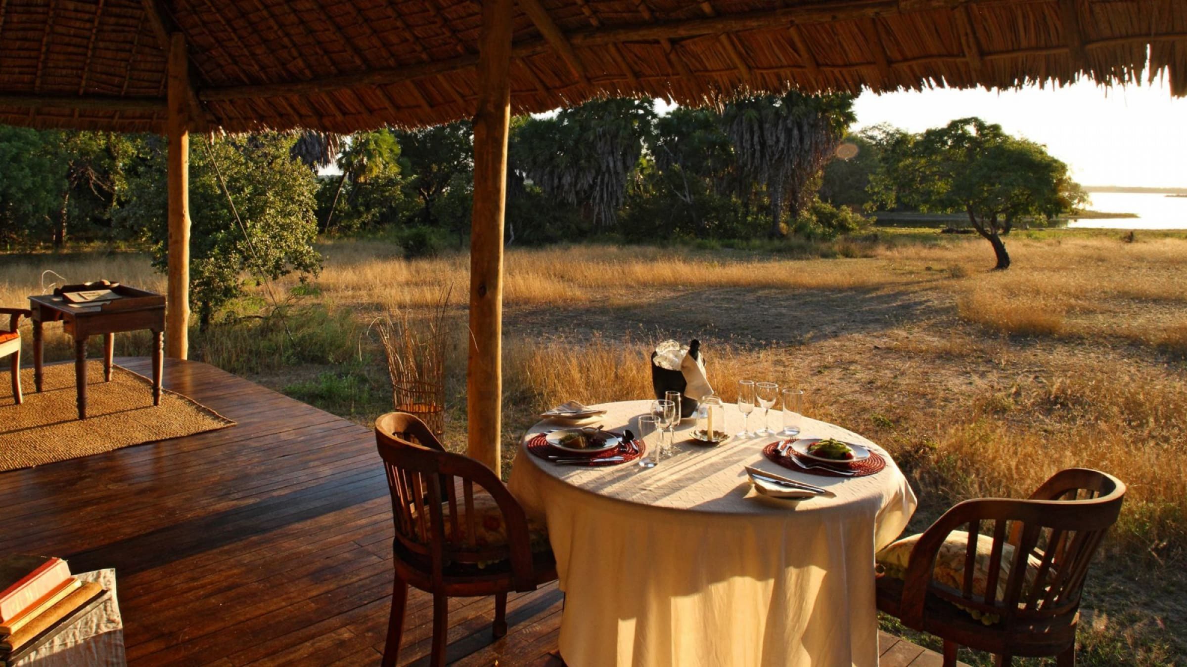 Siwandu dinner setting view 2400