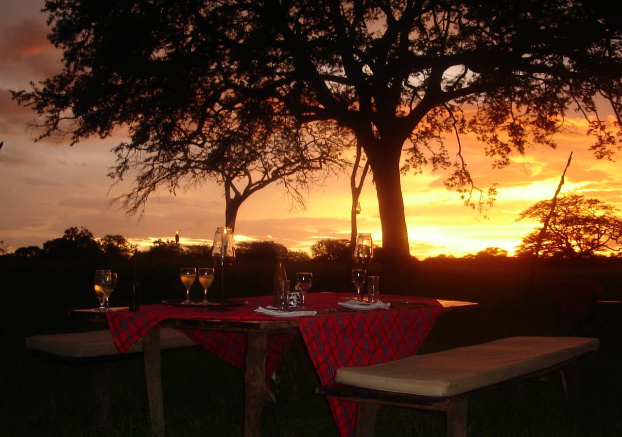 Mbalageti serengeti bush dining experience 1280