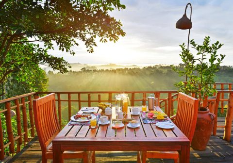 Kyaninga lodge breakfast on the terrace 1280