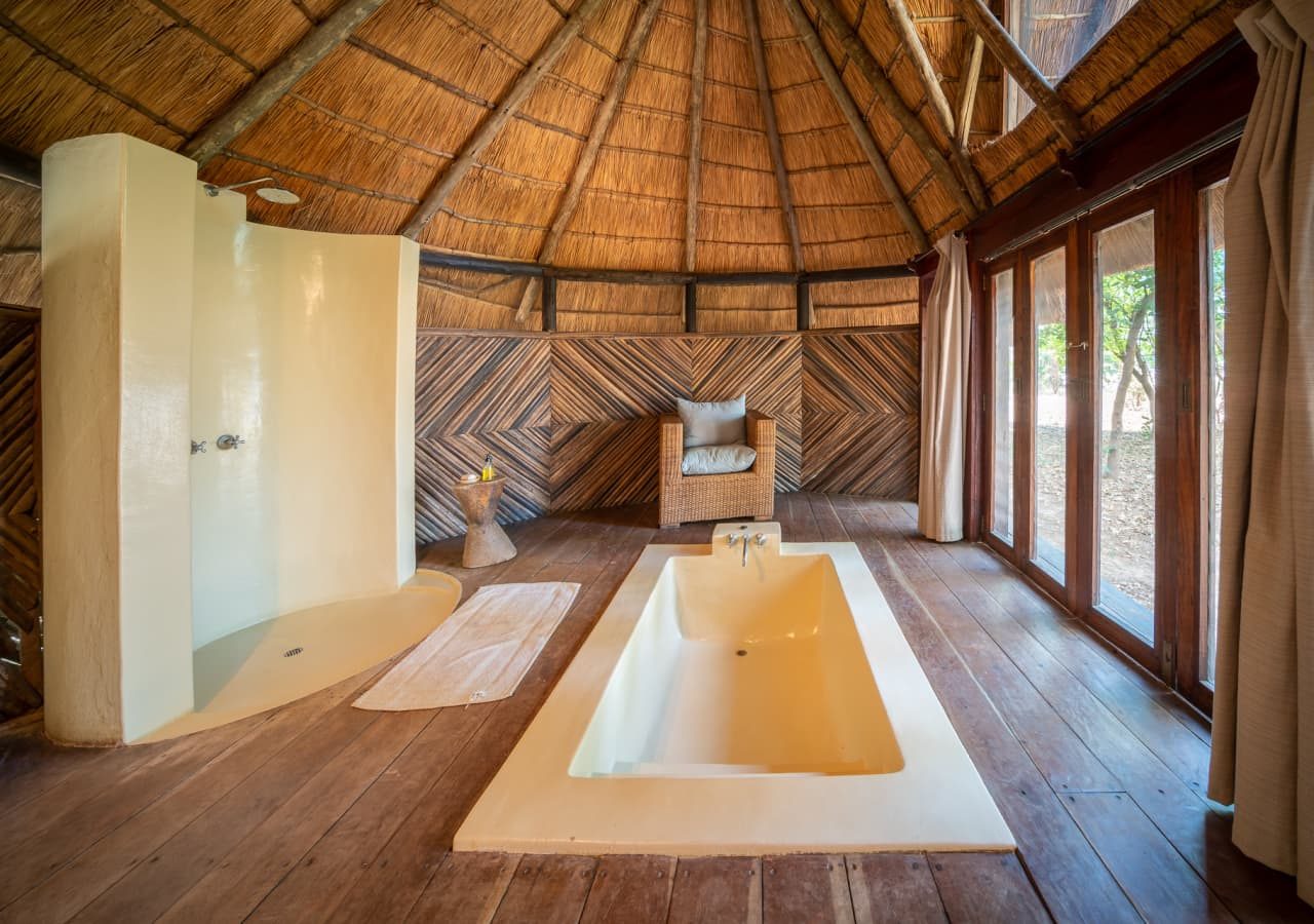 Luangwa river camp guest suite bathroom 1280