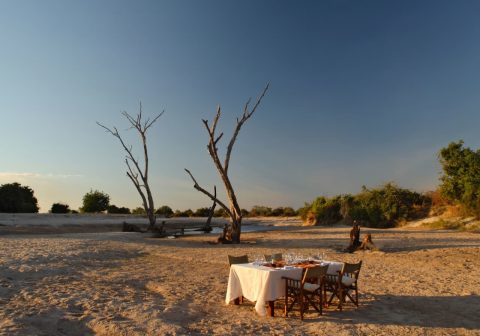 Time tide nsolo dining on the riverbed 1280