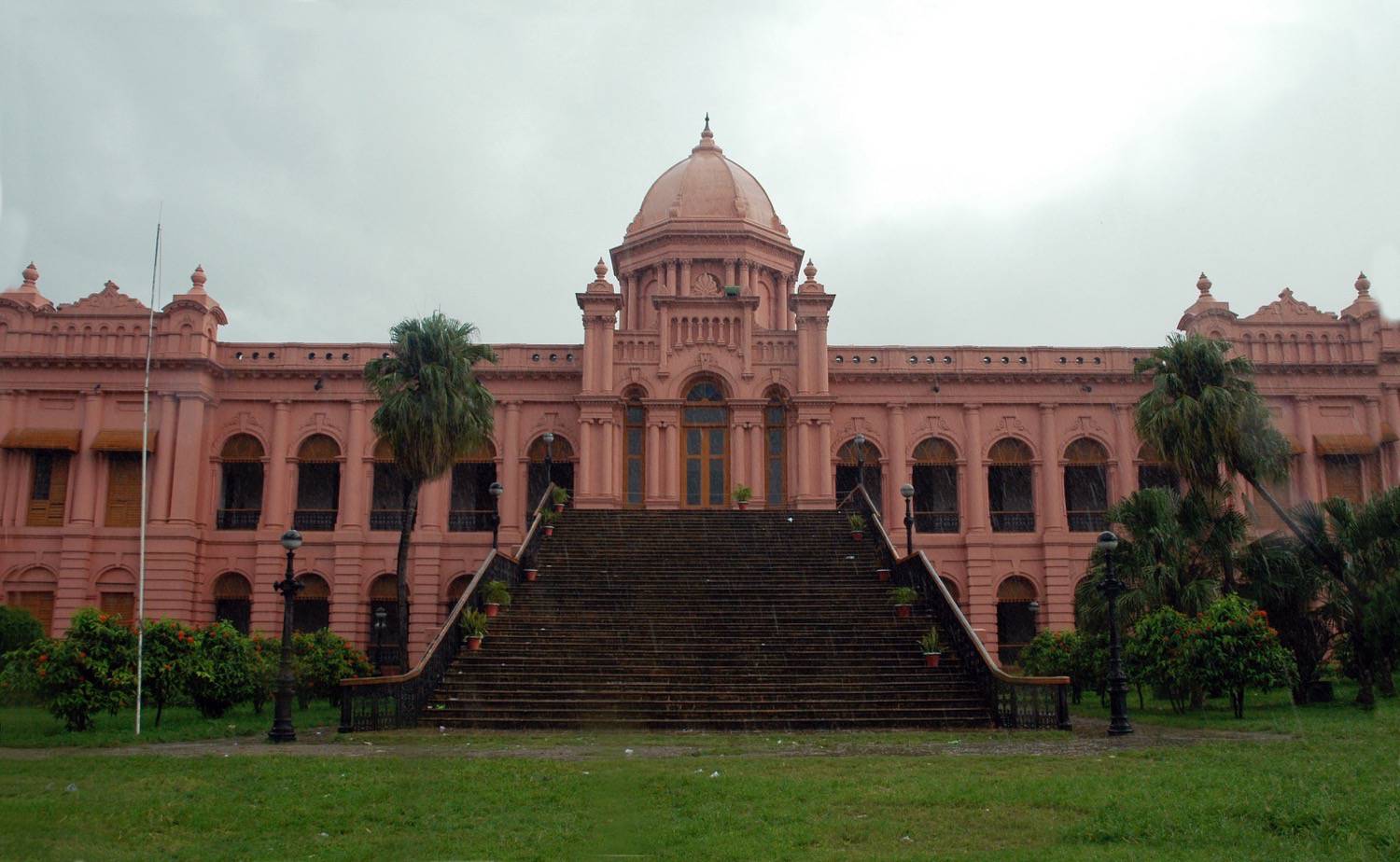 Ahsan Manzil Exterior View Of The Ahsan Manzil Museum Showing The Palace Facade And Grand Steps Archnet