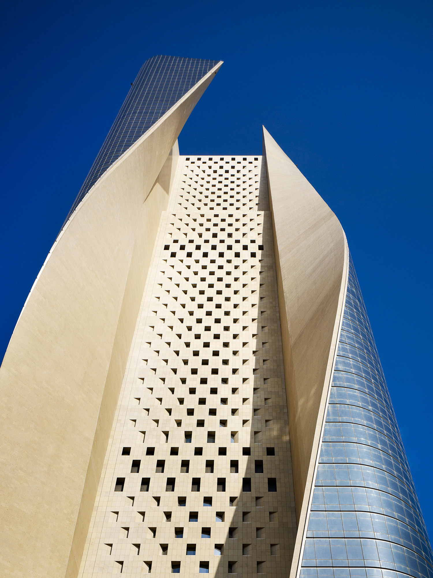 Al Hamra Firdous Tower | Bottom view of south facade | Archnet