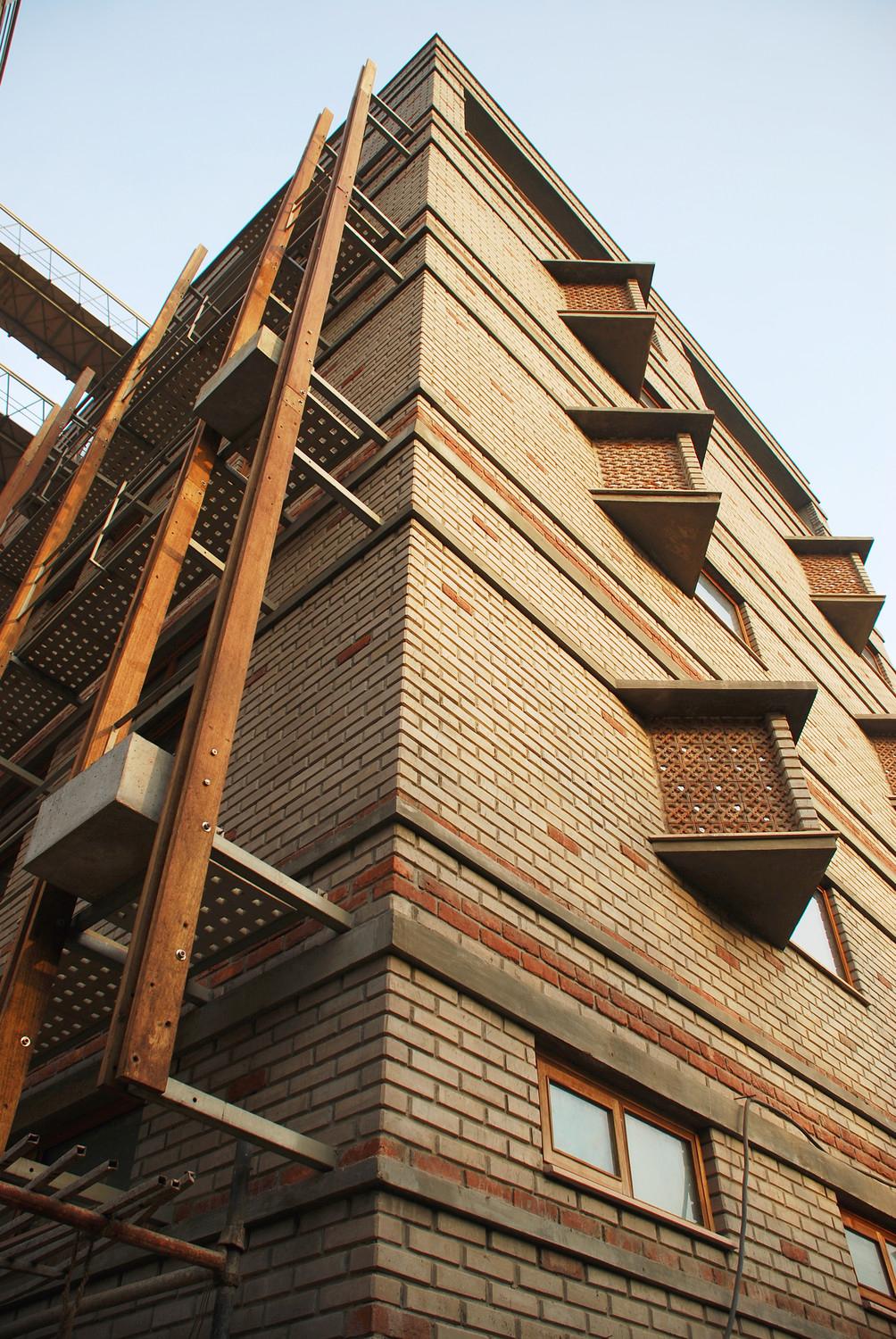 Office Building for Development Alternatives Reflectors and shades