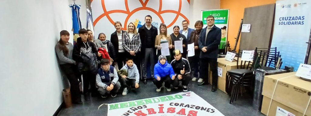 La Caja de Acción Social entregó equipamiento a tres merenderos ganadores de Cruzadas Solidarias