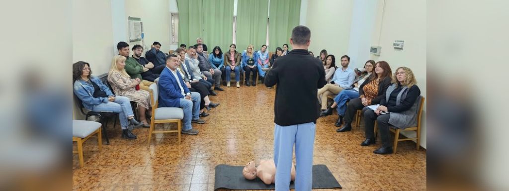 LA CAJA DE ACCIÓN SOCIAL INCORPORÓ DESFIBRILADORES Y SUS EDIFICIOS SON ZONAS CARDIOPROTEGIDAS