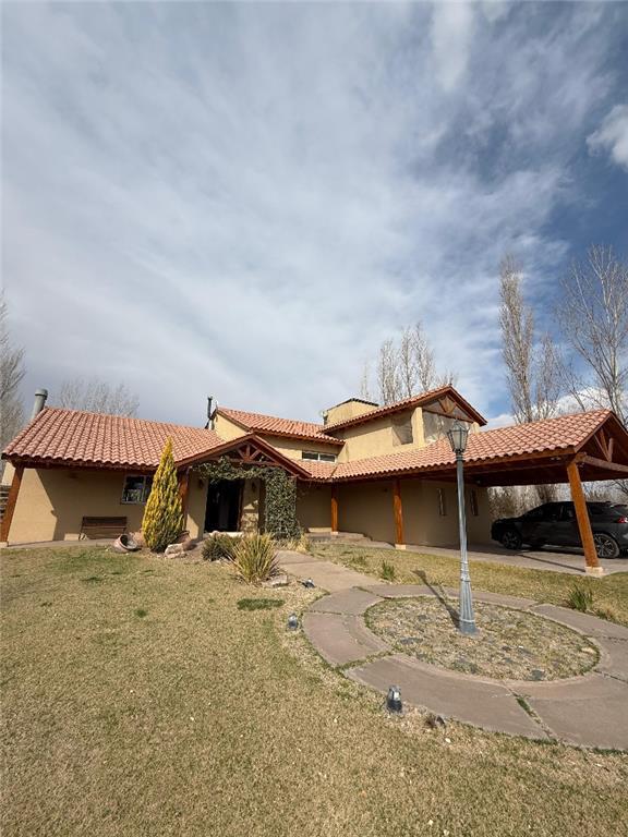 CASA 5 AMBIENTES PISCINA SUITE COCHERA DOBLE BARRIO LOS FRESNOS