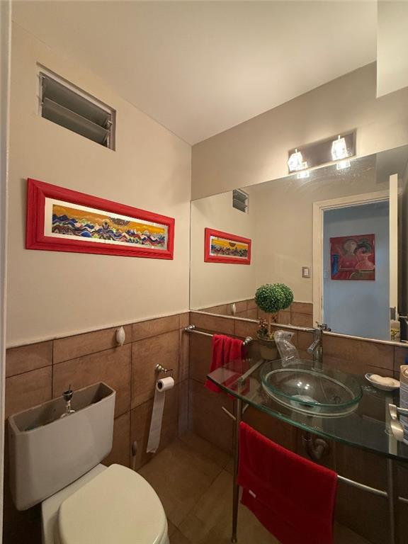 CASA 5 AMBIENTES PISCINA SUITE COCHERA DOBLE BARRIO LOS FRESNOS - Foto 7