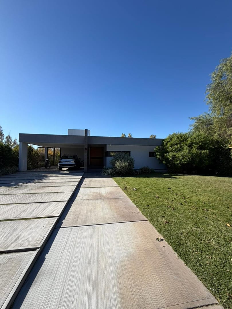 ALQUILER CASA | 6 AMBIENTES | PISCINA | AMOBLADA | BARRIO PRIVADO | SANTA LUCÍA