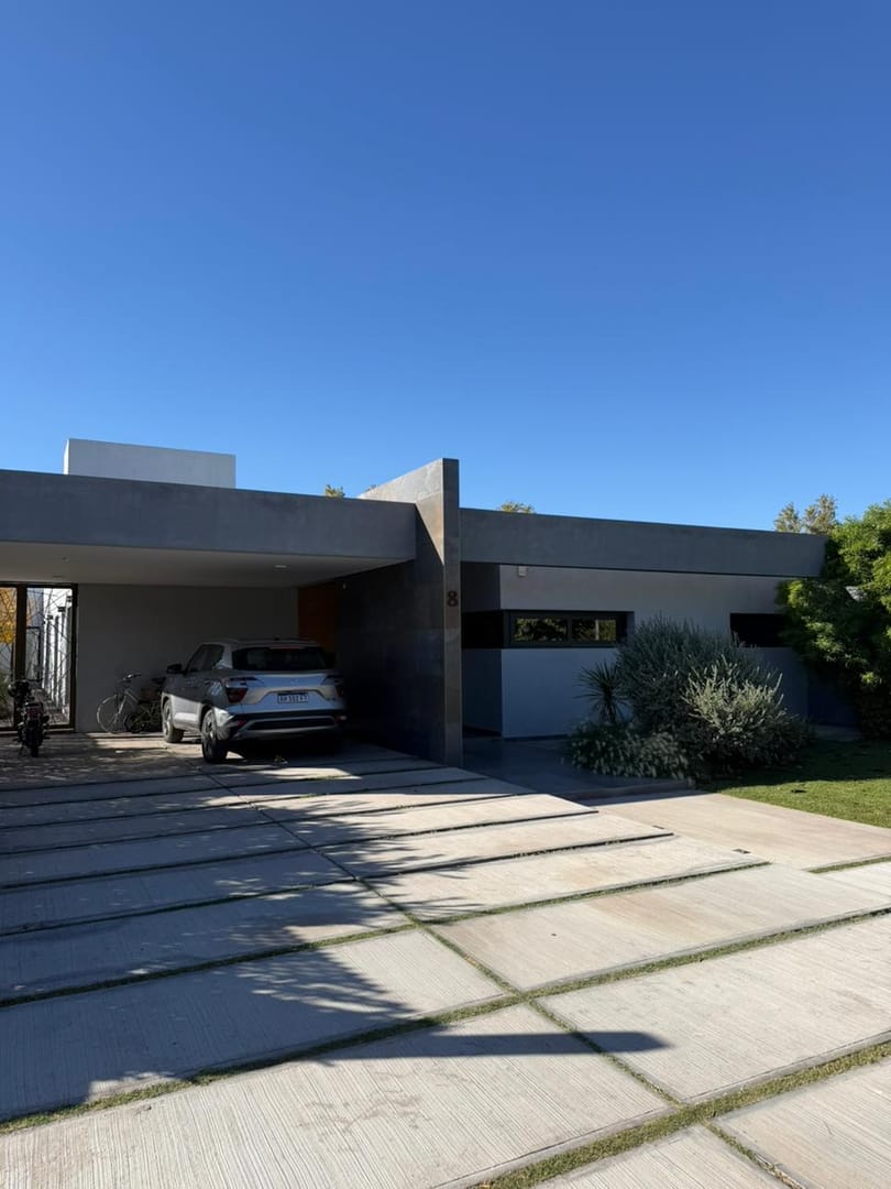 ALQUILER CASA | 6 AMBIENTES | PISCINA | AMOBLADA | BARRIO PRIVADO | SANTA LUCÍA - Foto 4