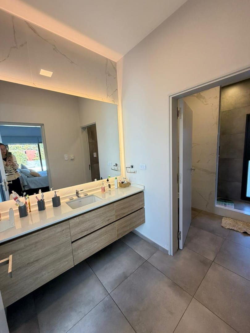 ALQUILER CASA | 6 AMBIENTES | PISCINA | AMOBLADA | BARRIO PRIVADO | SANTA LUCÍA - Foto 7