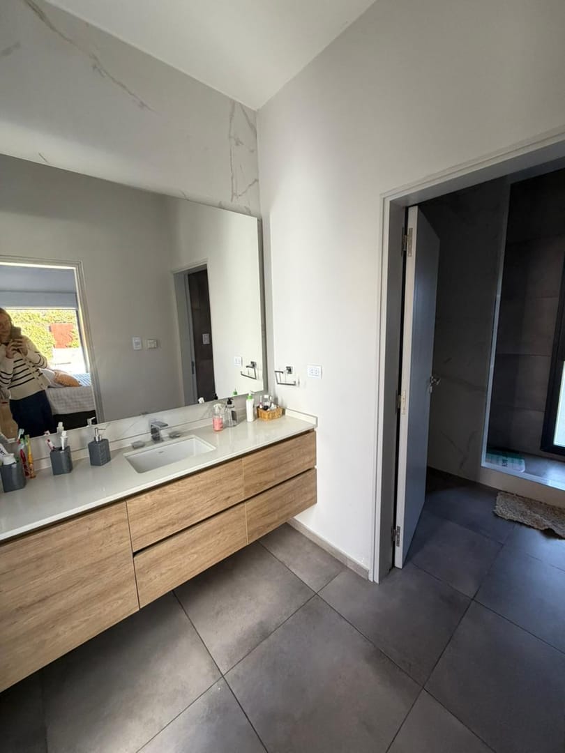 ALQUILER CASA | 6 AMBIENTES | PISCINA | AMOBLADA | BARRIO PRIVADO | SANTA LUCÍA - Foto 10